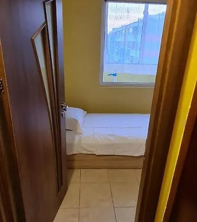 Burgas, Zornica Blok 30 Vhod 8 Etaz 7 Desen Plus Wifi 50 Mbps Guest house
